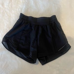 Lululemon Hotty Hot SIZE 2 BLACK 2.5"